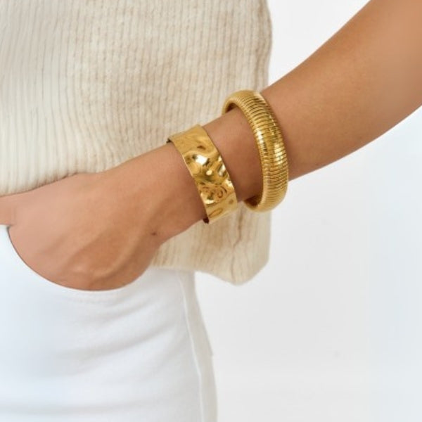 The Valencia Hammered Gold Cuff